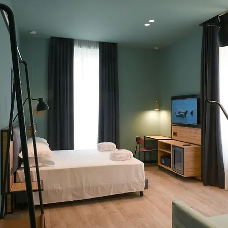 Hotel The Poet 4*