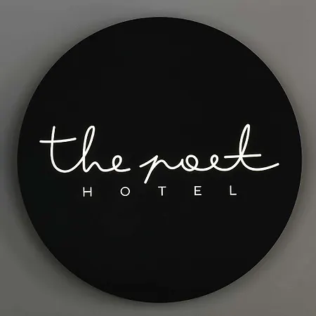 ホテル The Poet