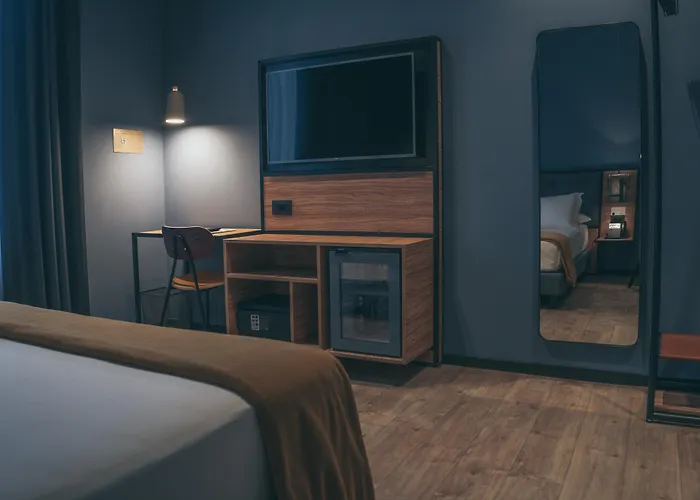 The Poet Λα Σπέτσια