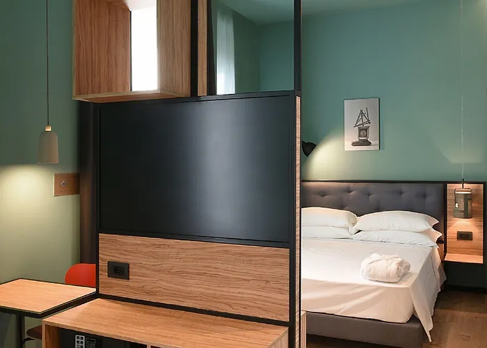 The Poet Λα Σπέτσια